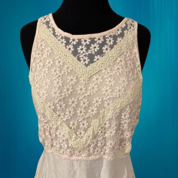 Pol Lace & Embroider Dress (2) - Picture 2 of 11